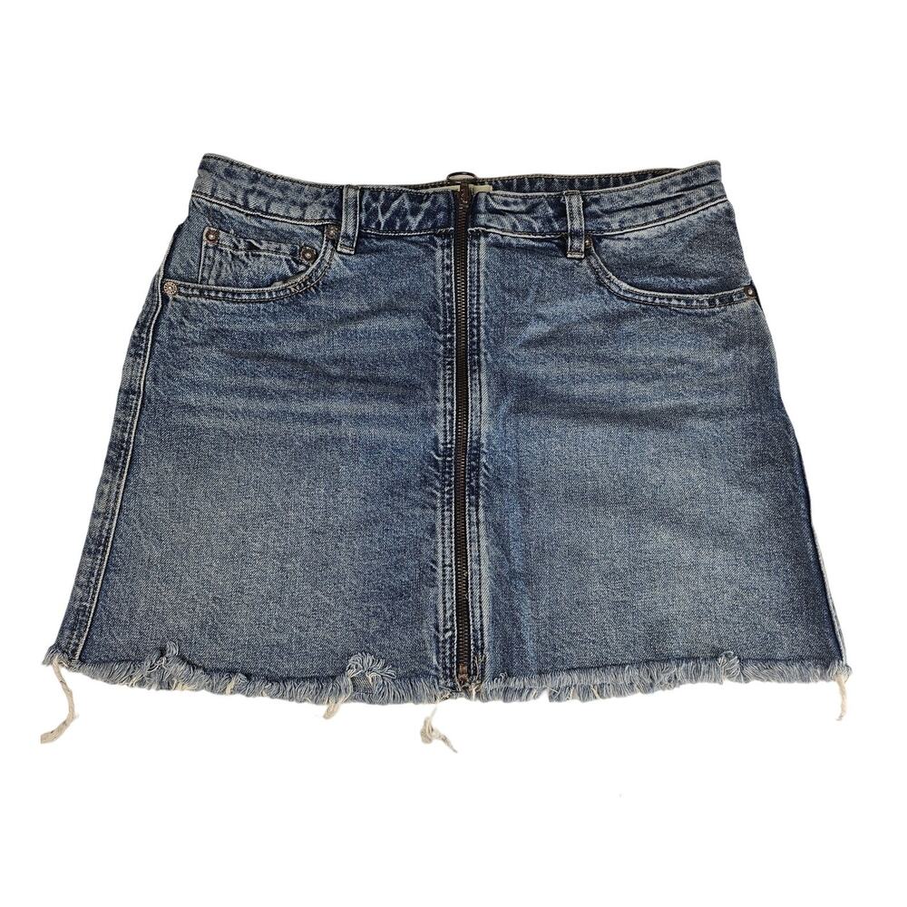 WE THE FREE WOMEN’S DENIM SKIRT – SIZE 30 – 100% COTTON – FRAYED HEM – FRONT ZIP